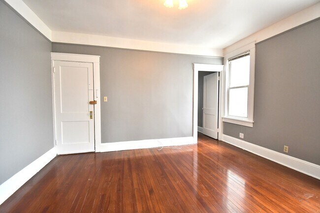 Building Photo - 22 Alder St