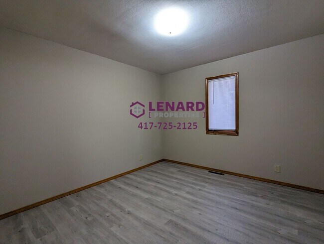 Building Photo - 3 Bedroom Home Ready for Move In!
