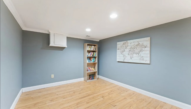 Building Photo - 388 Tall Oaks Dr NE