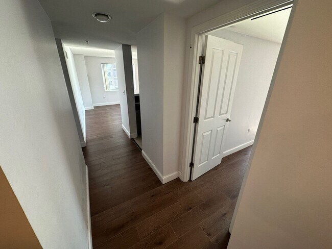 Building Photo - 8 Museum Way