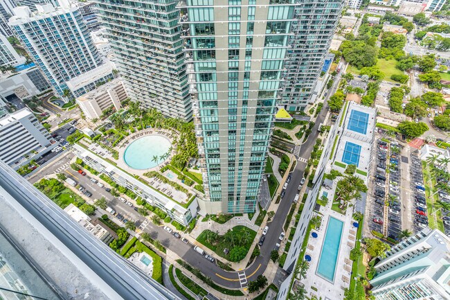 Building Photo - 3131 NE 7th Ave