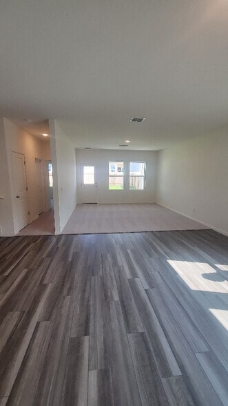 Building Photo - 16100 Larustinus St