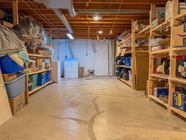 Building Photo - 3084 Sawyer Dr