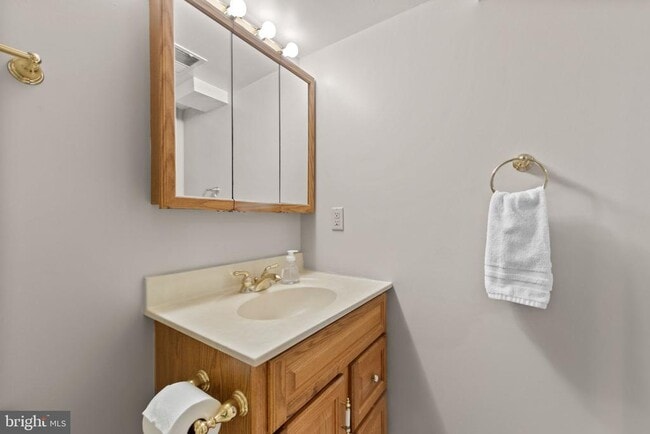 Building Photo - 8104 Creekview Dr