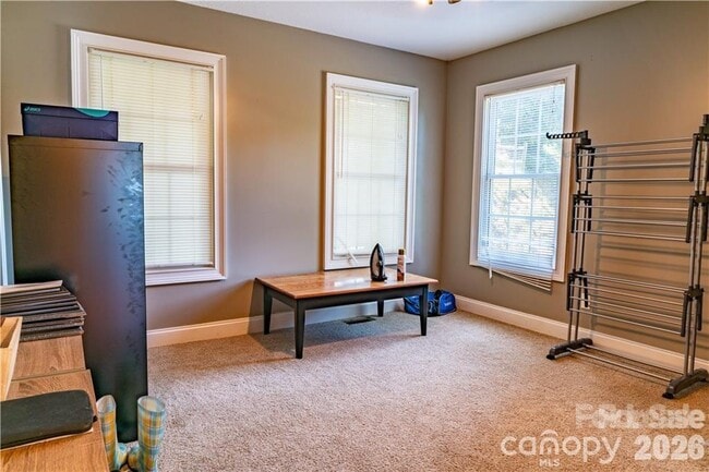 Building Photo - 40 Crestwood Dr