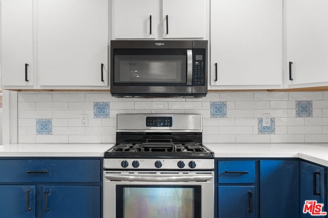 Building Photo - 1351 W 70th St