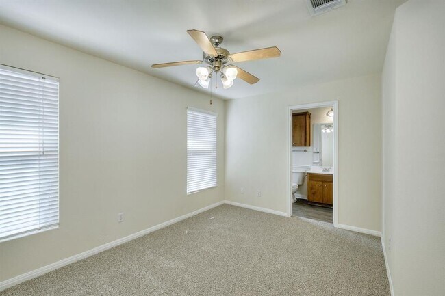 Building Photo - 2215 Dry Creek Dr
