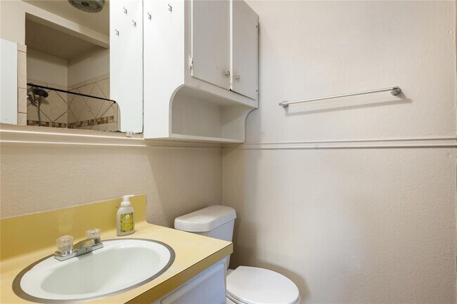 Building Photo - 2307 Valley High Cir