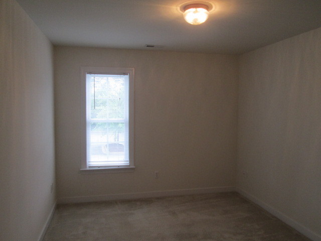 Building Photo - Brick-Front West End 4 Bed, 3 Full Bath To...