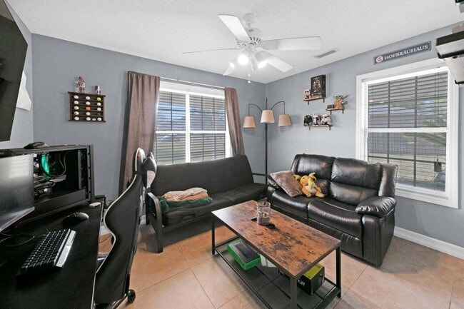 Building Photo - 2216 Calle De Pizzaro