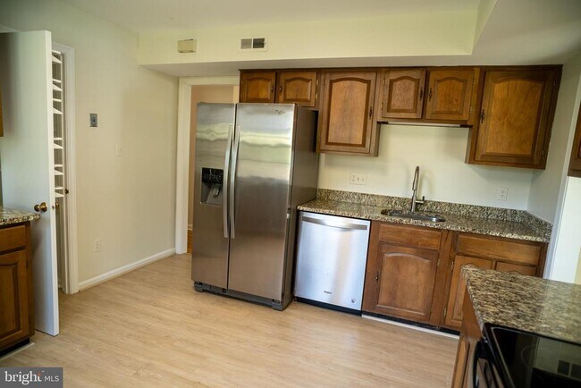 Building Photo - 5012 Larno Dr