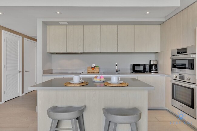 Building Photo - 4010 S Ocean Dr