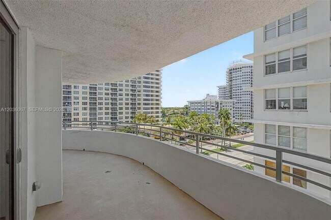Building Photo - 5555 Collins Ave