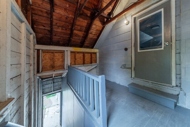 Building Photo - 409 Racine St