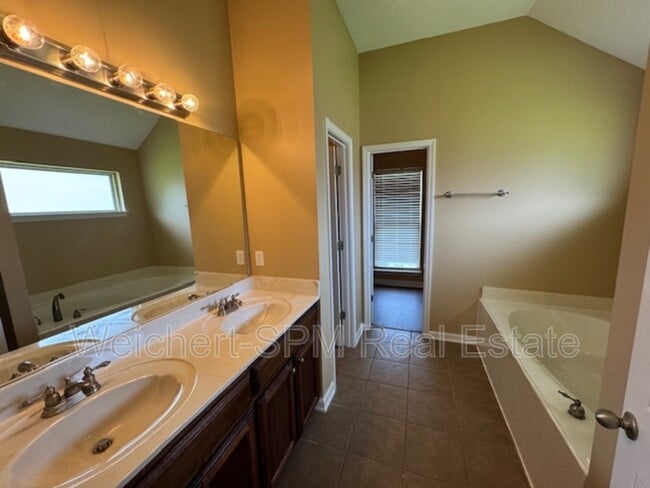 Building Photo - 22 Stockton Cove