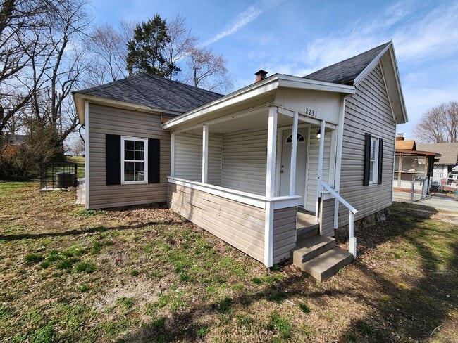 Building Photo - Spacious 1-Bedroom, 1-Bathroom Home AVAILABLE NOW!!