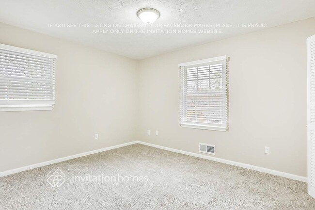 Building Photo - 3370 Creekway Dr