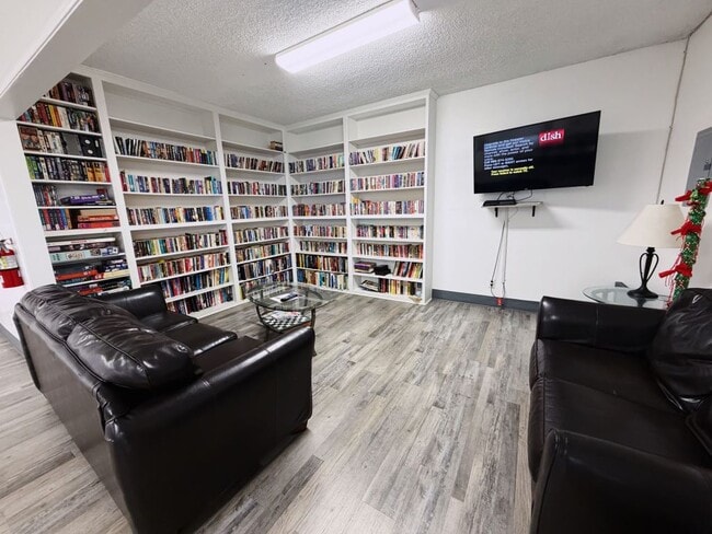 Building Photo - 4400 W Florida Ave