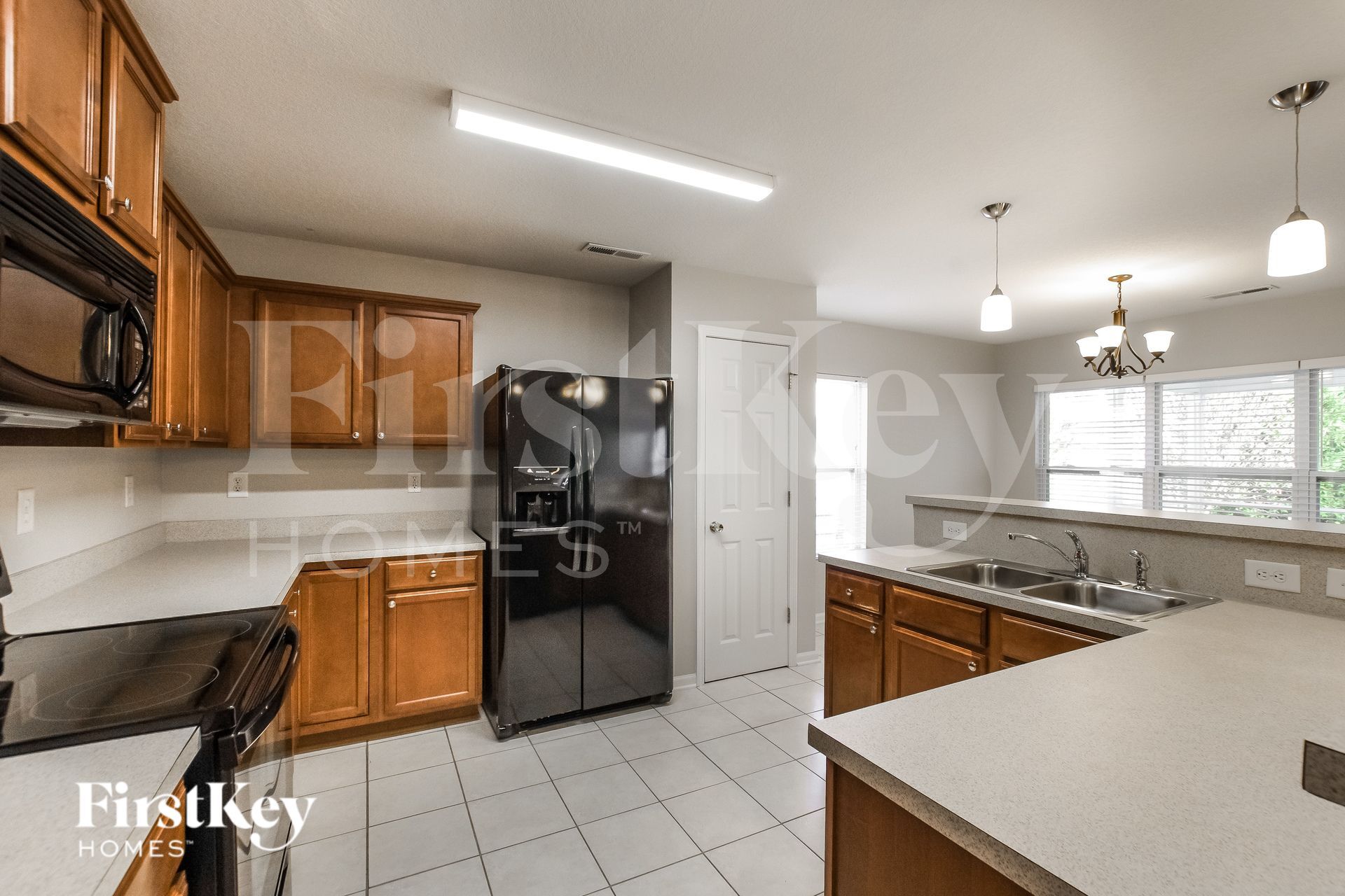 Building Photo - 11618 Village Pond Dr