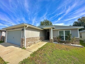 Building Photo - 4 bedroom 2 bath craftsman style home for ...