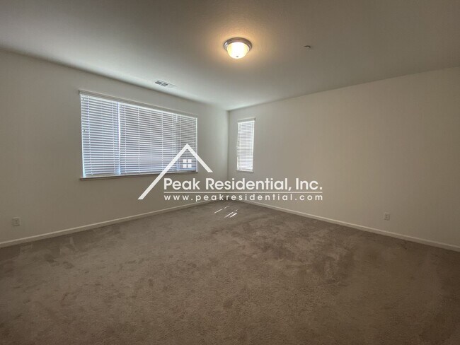 Building Photo - Updated 4bd/3ba Folsom Home with 2 Car Garage