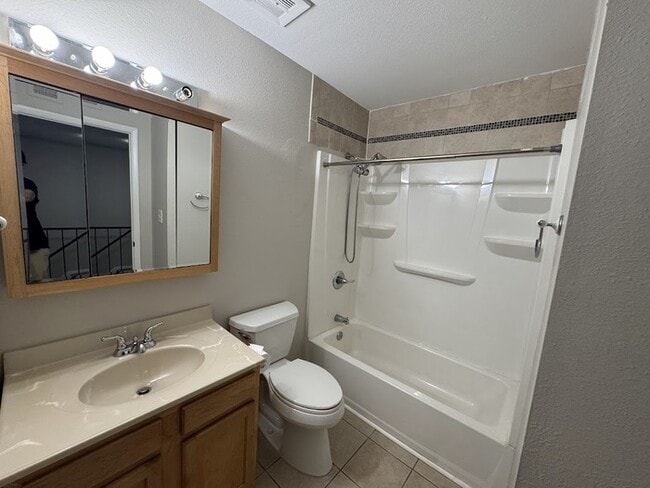 Building Photo - 6621 S La Rosa Dr