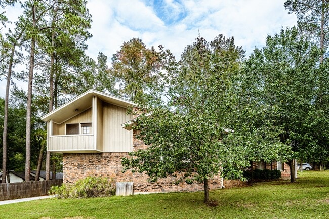 Building Photo - 422 River Oaks Dr