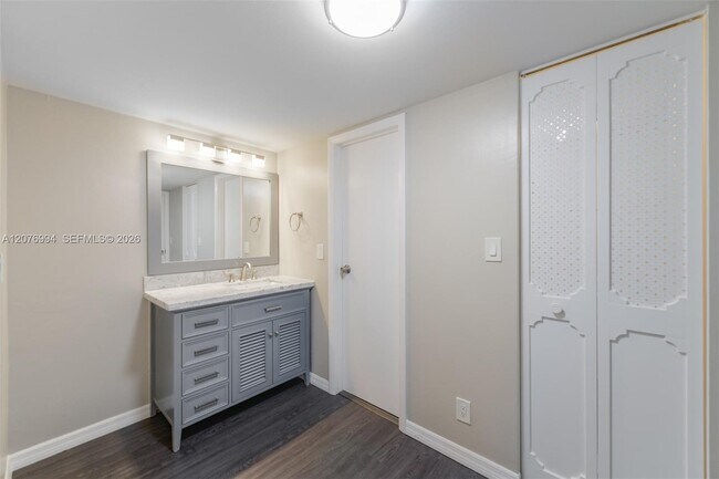 Building Photo - 20500 W Country Club Dr