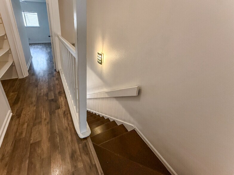 Building Photo - 12273 Apricot Dr