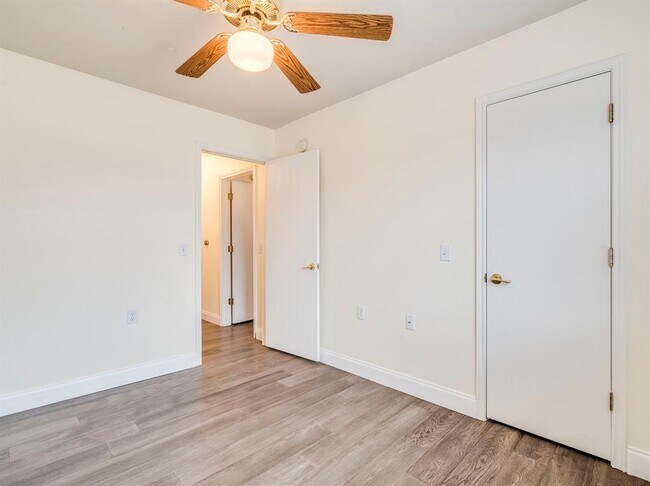 Building Photo - 804 Sheraton Ave