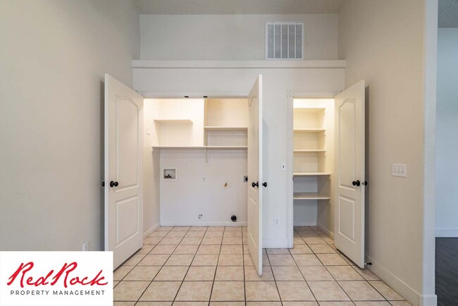 Building Photo - Spacious 3 Bedroom Home in Ivins!