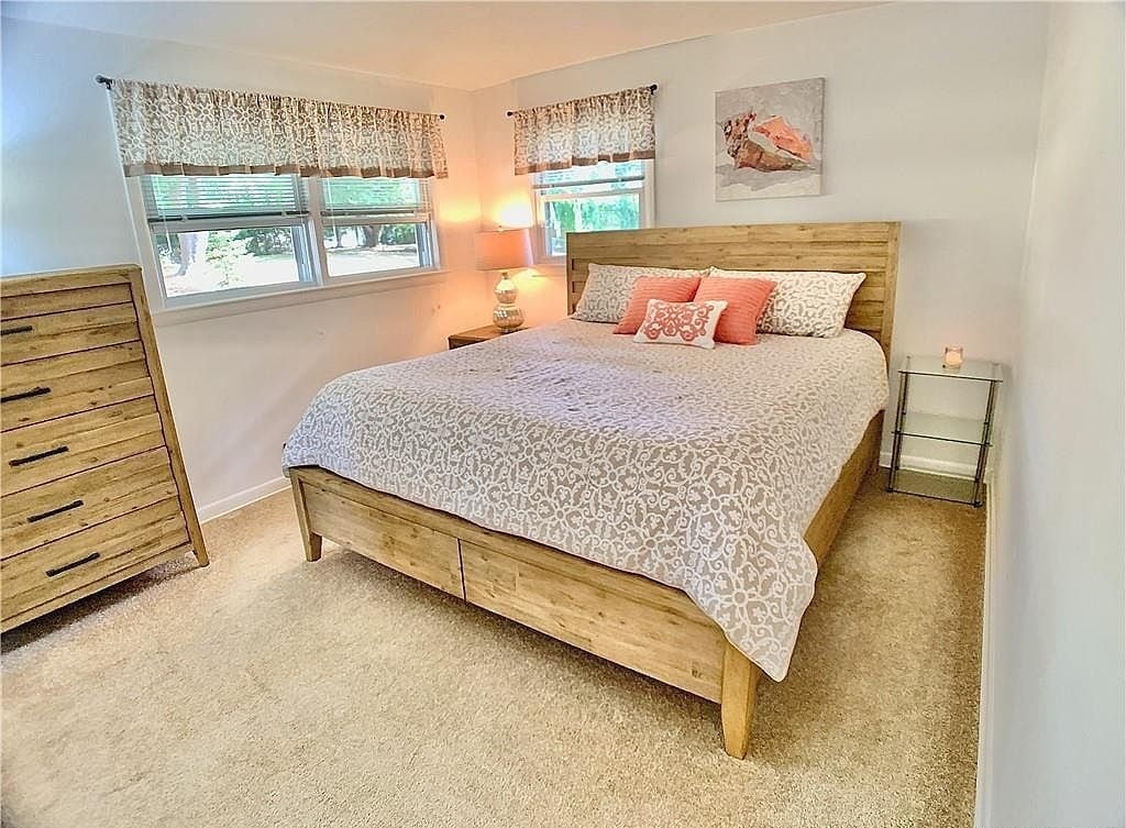 Building Photo - 60 Willow St