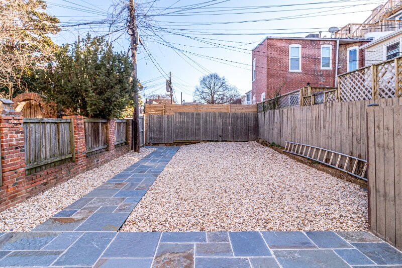 Building Photo - 409 Constitution Ave NE