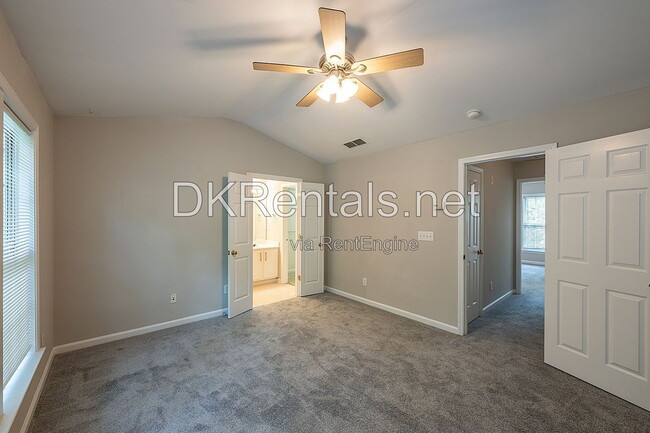 Building Photo - 2358 Towneview Ct SE