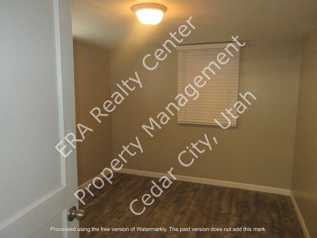 Building Photo - Move-in Bonus!!! Charming 4 bedroom, 2 bath single family home