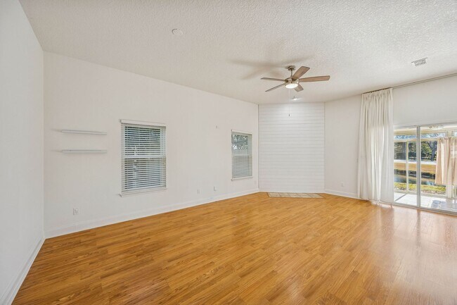 Building Photo - 3447 Heron Dr N