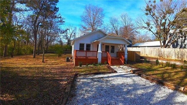 Building Photo - 325 S Washington Ave