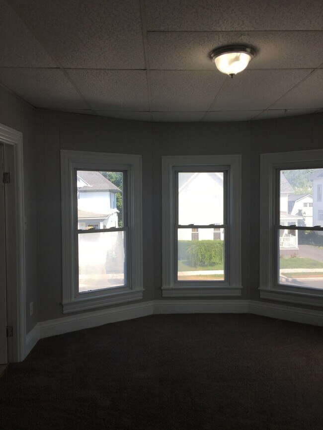 Building Photo - Gorgeous 5 bedroom 2 bath located on friendly neighborhood for rent!!!