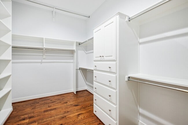 Building Photo - 5 Meadowbrook Cir