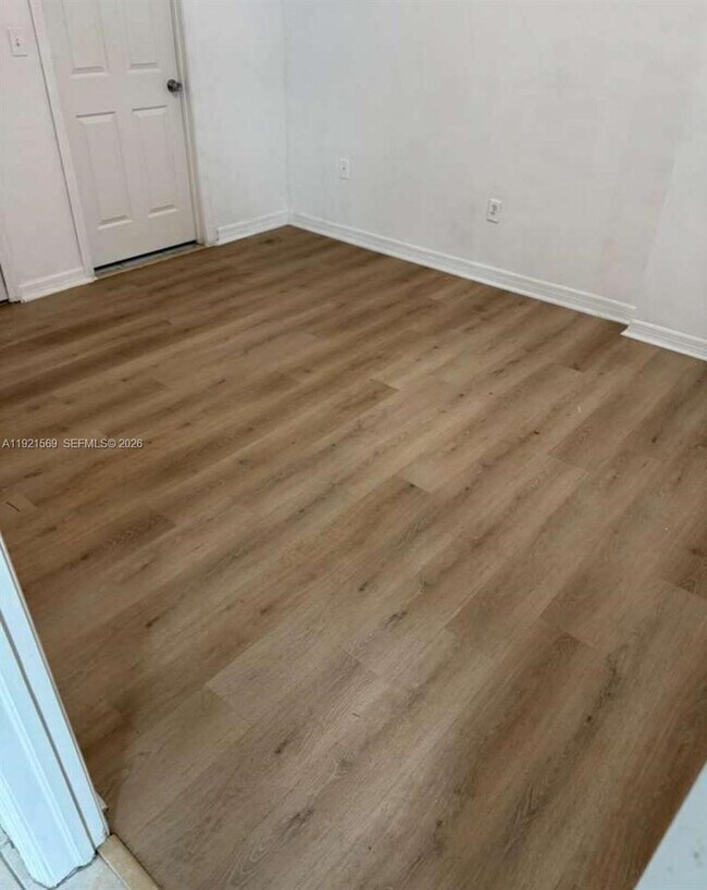 Building Photo - 2475 NW 16th St Rd