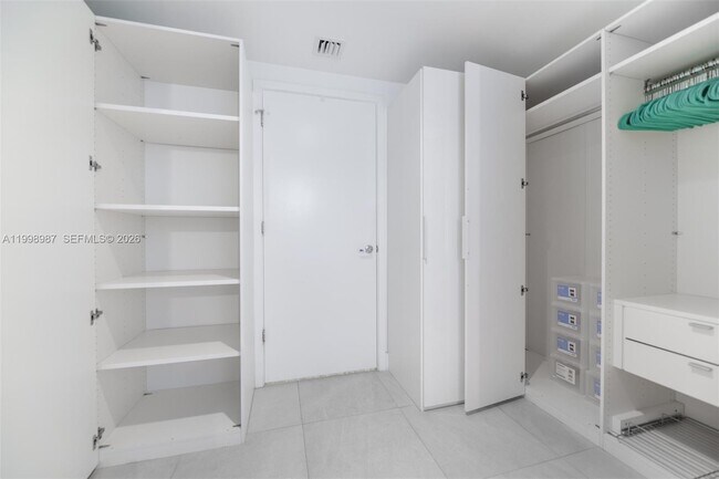 Building Photo - 1010 Brickell Ave