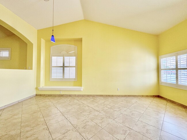 Building Photo - 8159 Dinsmore Dr