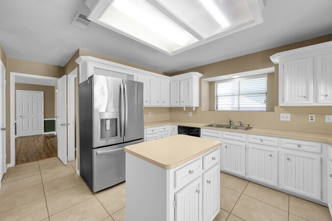 Building Photo - 3519 El James Dr