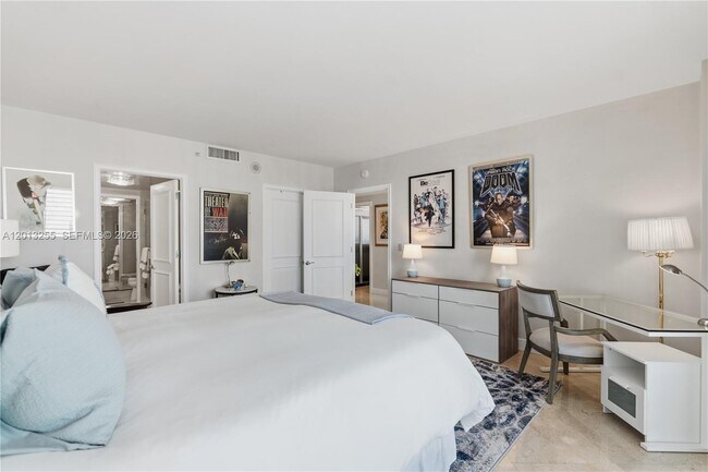 Building Photo - 3350 SW 27th Ave