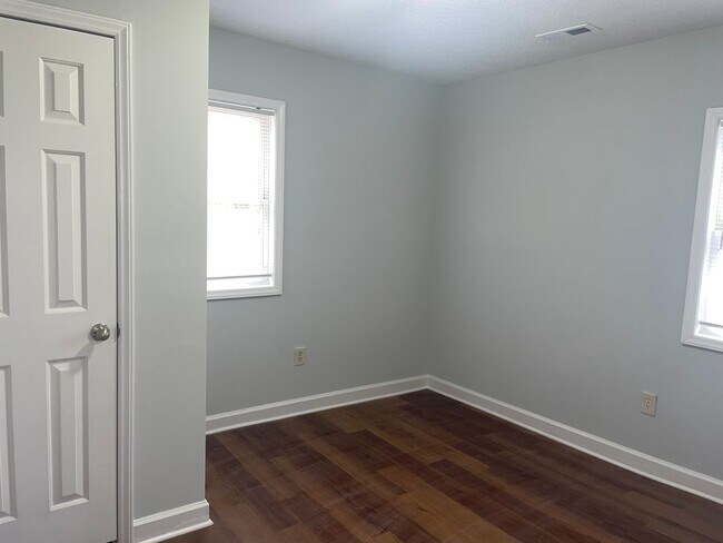 Building Photo - Renovated 3 Bedroom in Loray Mill Historic...