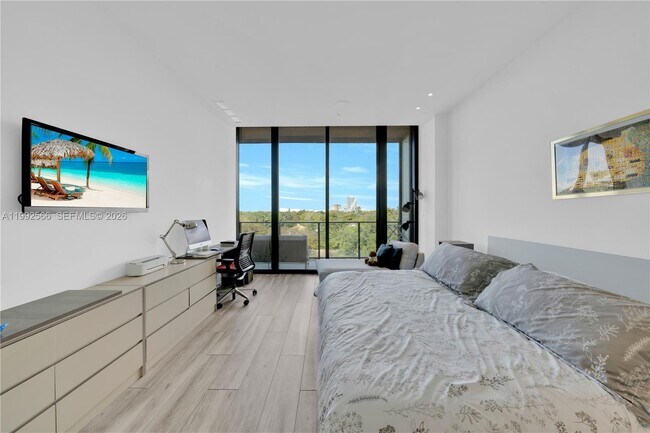 Building Photo - 3156 SW 27th Ave