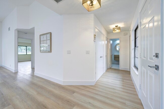 Building Photo - 6890 Touchstone Cir