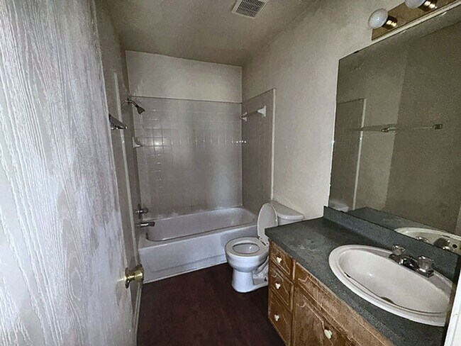 Building Photo - 4411 Abigail Dr