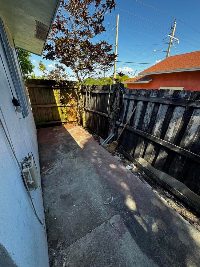 Building Photo - 4510 Parker Ave