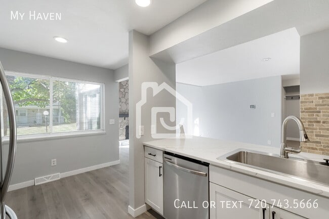 Building Photo - 2618 S Xanadu Way